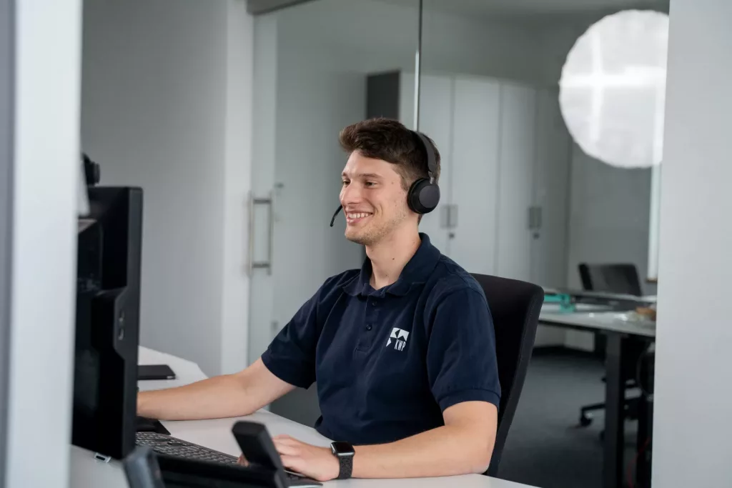 Mitarbeiter von KWP am Arbeitsplatz